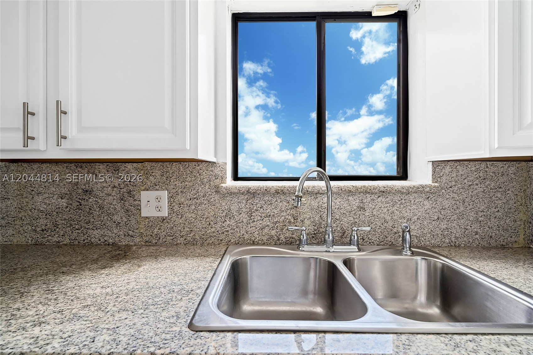 MAPLEWOOD TOWNHOUSES COND - Residential Lease