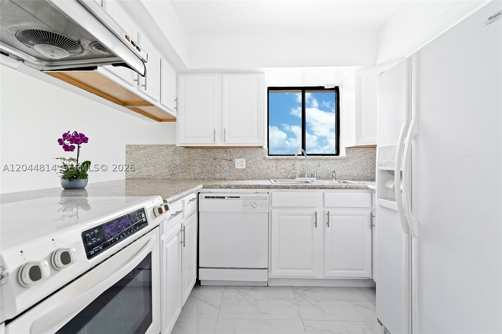 MAPLEWOOD TOWNHOUSES COND - Residential Lease