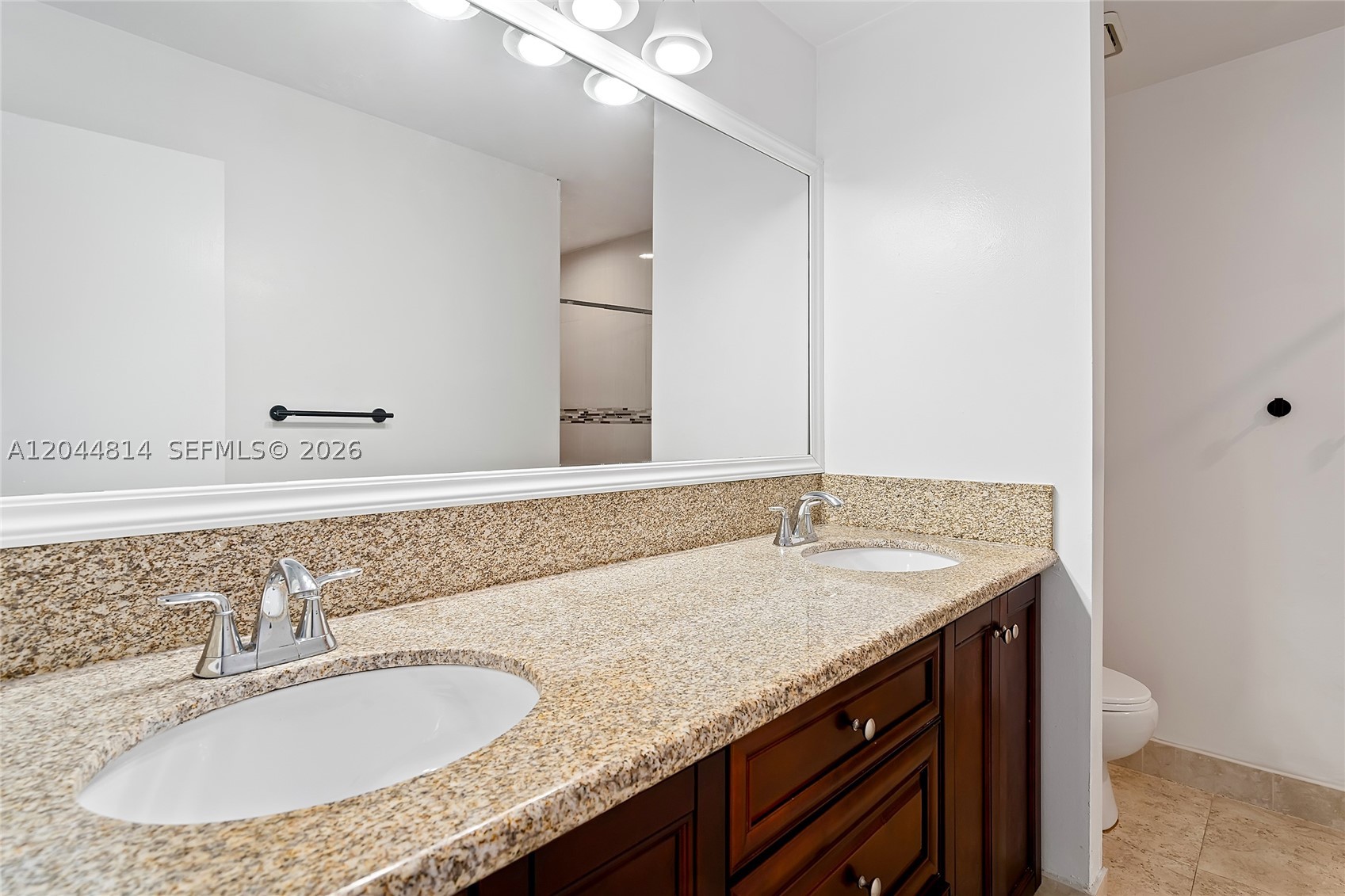 MAPLEWOOD TOWNHOUSES COND - Residential Lease