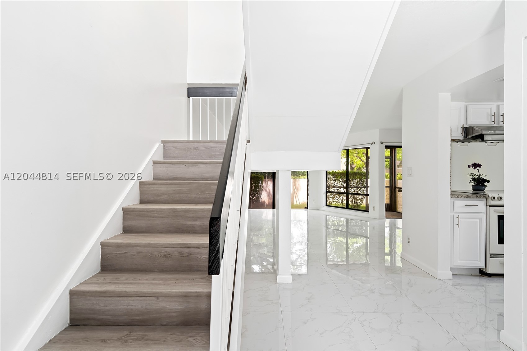 MAPLEWOOD TOWNHOUSES COND - Residential Lease