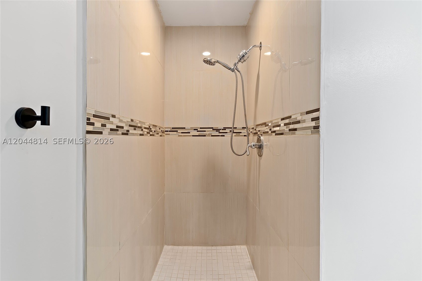 MAPLEWOOD TOWNHOUSES COND - Residential Lease