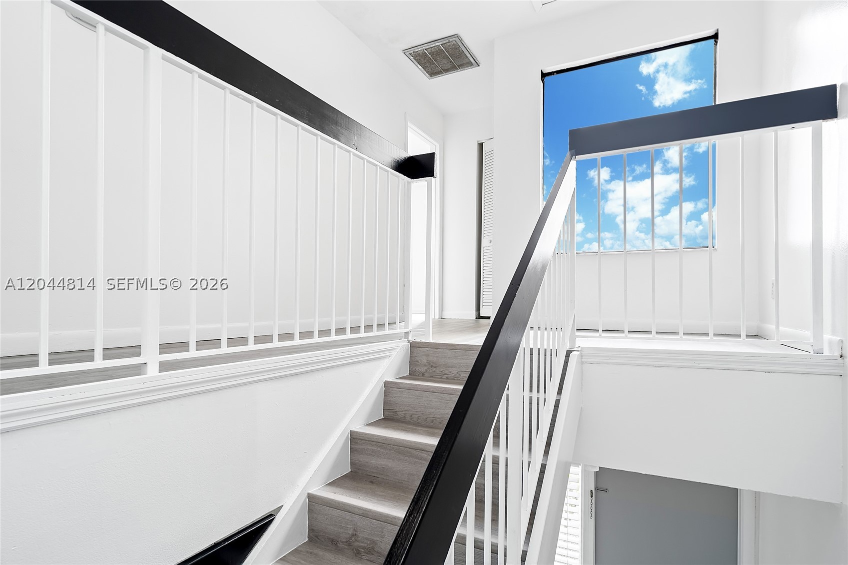 MAPLEWOOD TOWNHOUSES COND - Residential Lease