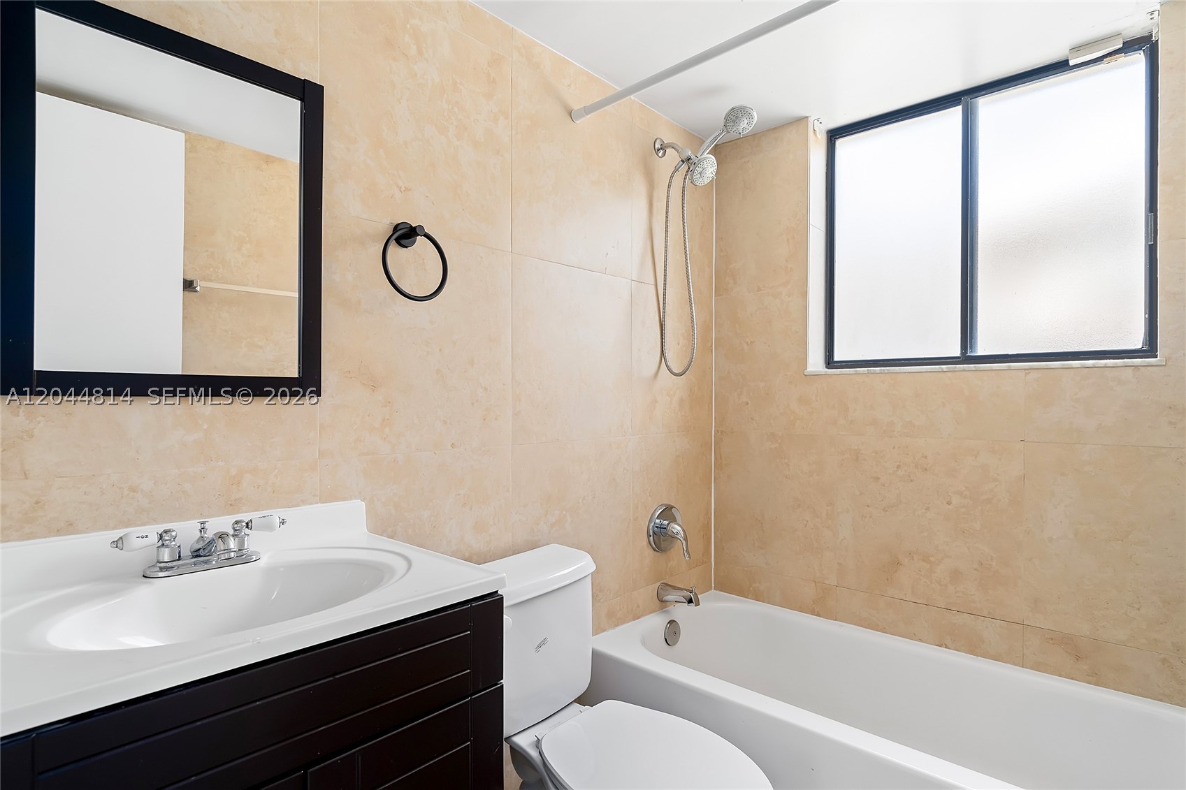 MAPLEWOOD TOWNHOUSES COND - Residential Lease