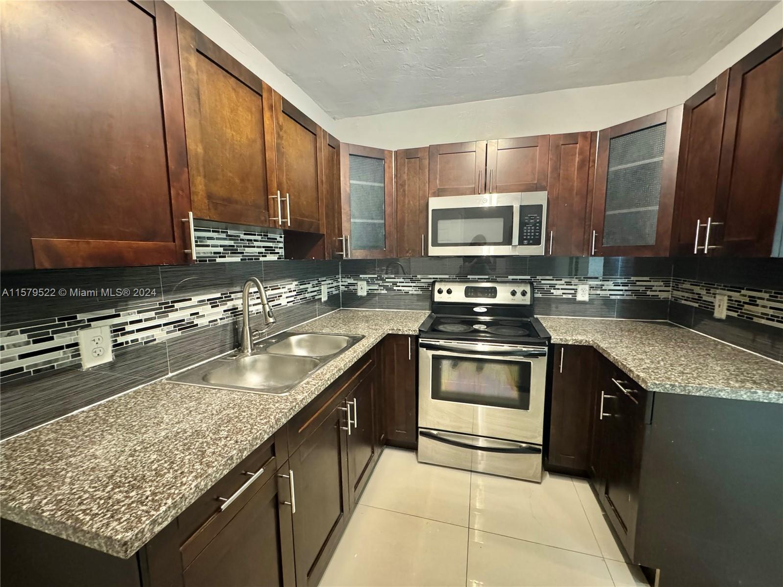 CRESTWOOD - Residential Lease