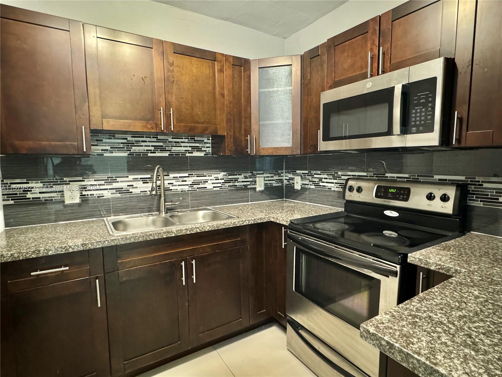 CRESTWOOD - Residential Lease