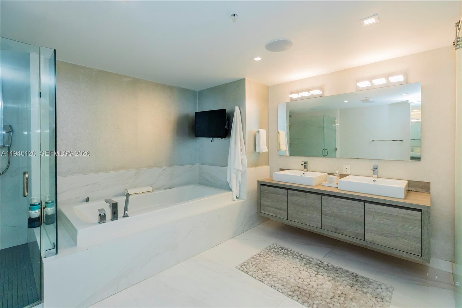 400 SUNNY ISLES CONDO WES - Residential