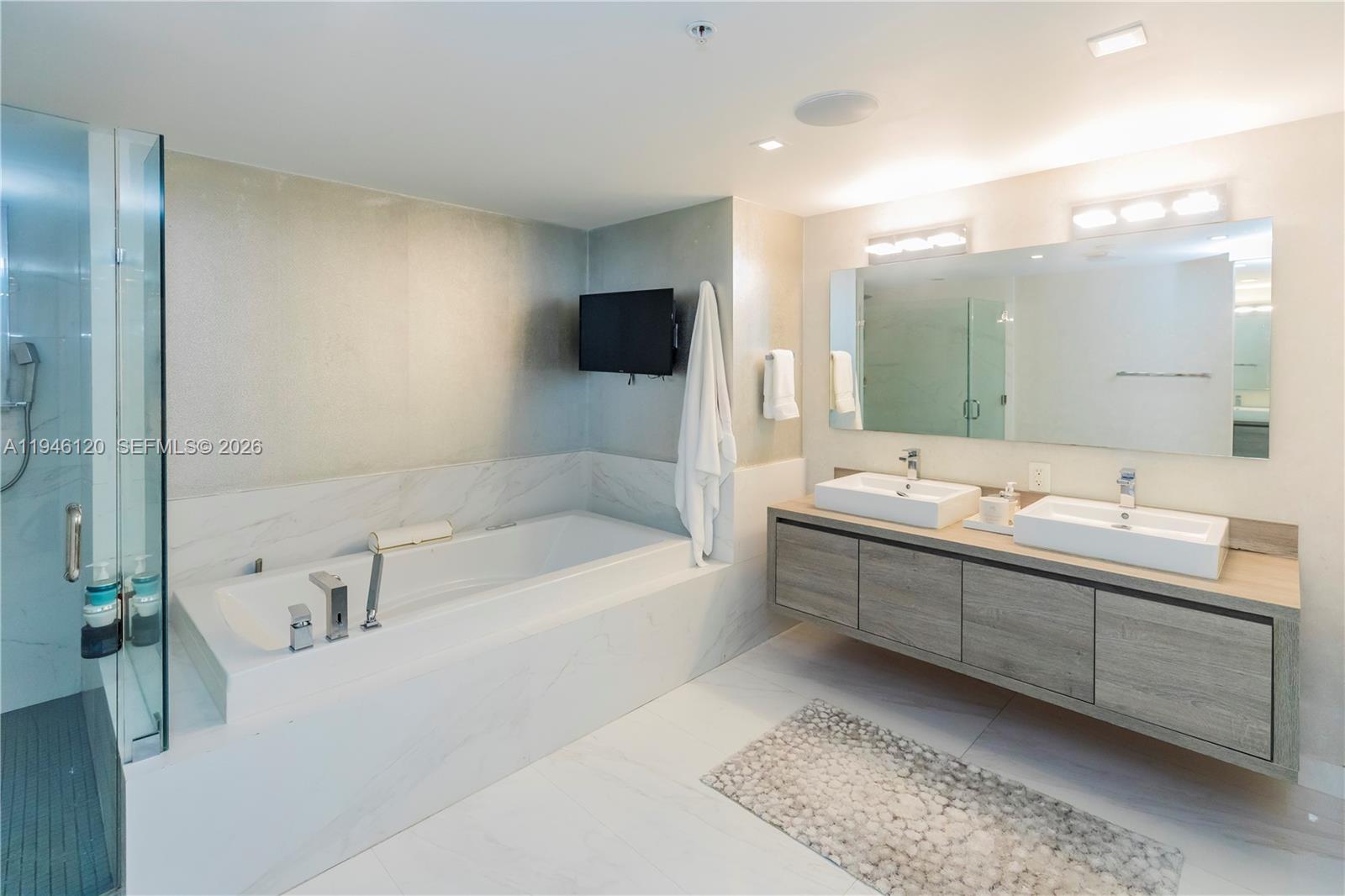 400 SUNNY ISLES CONDO WES - Residential