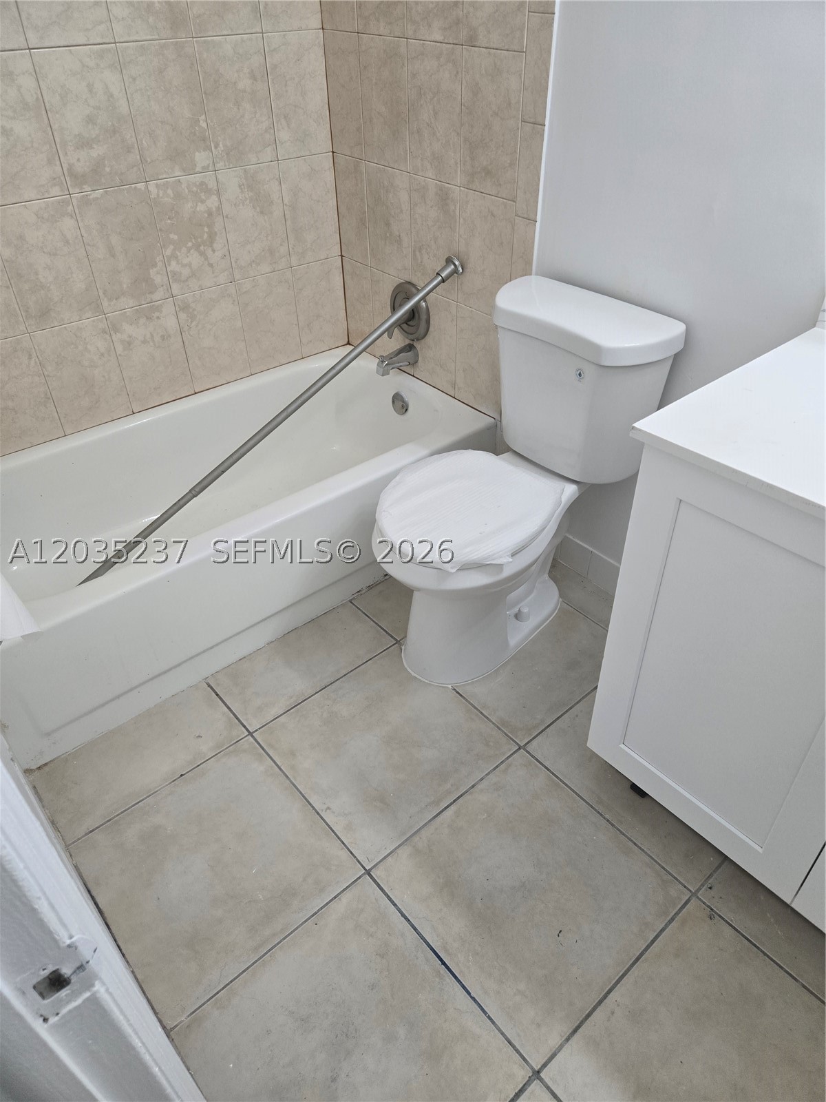 HOLLYWOOD LITTLE RANCHES - Residential Lease