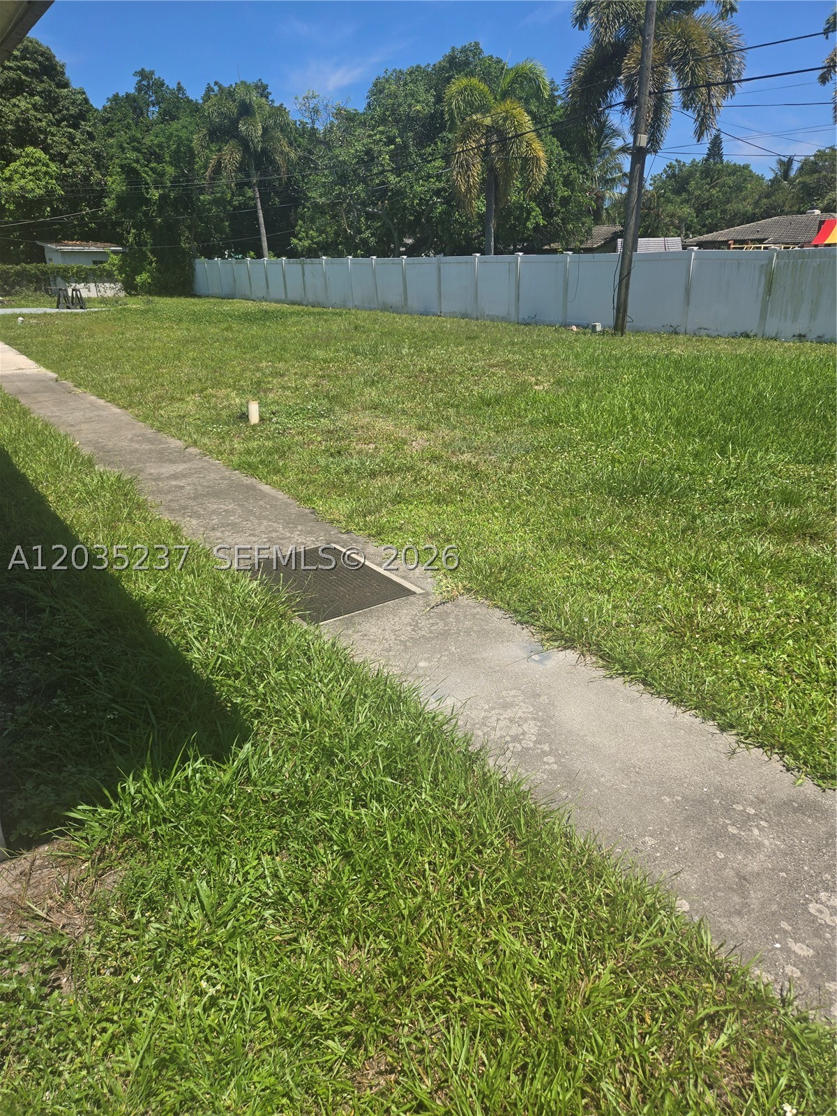 HOLLYWOOD LITTLE RANCHES - Residential Lease