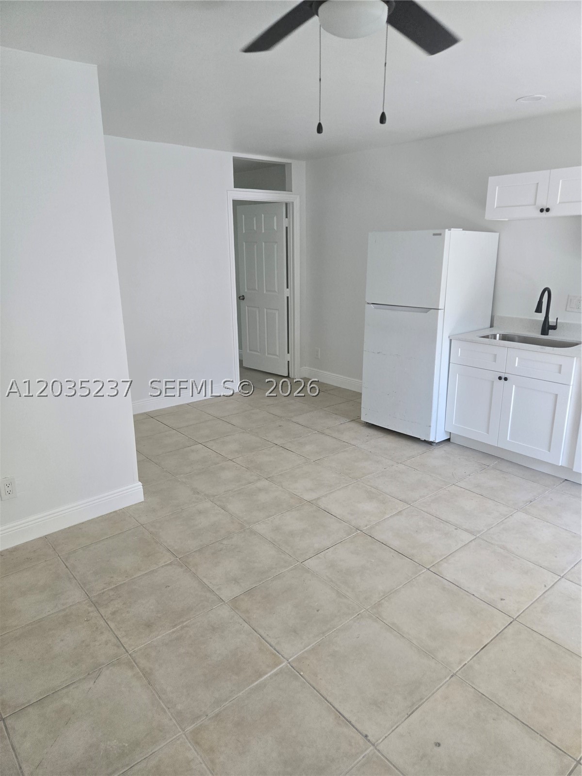 HOLLYWOOD LITTLE RANCHES - Residential Lease