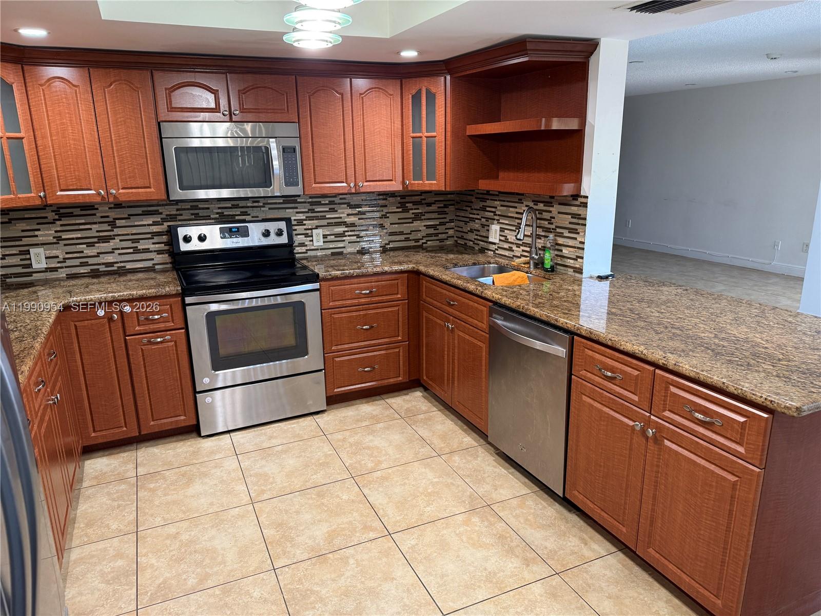 LAKES MEADOW VILG HOMES C - Residential