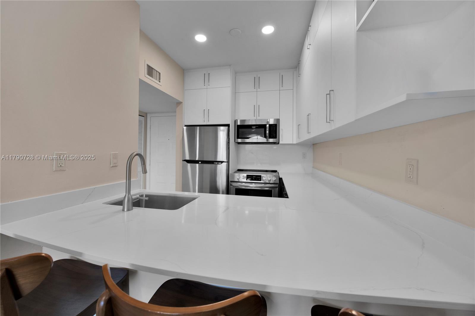 UNIVERSITY INN CONDO - Residential Lease
