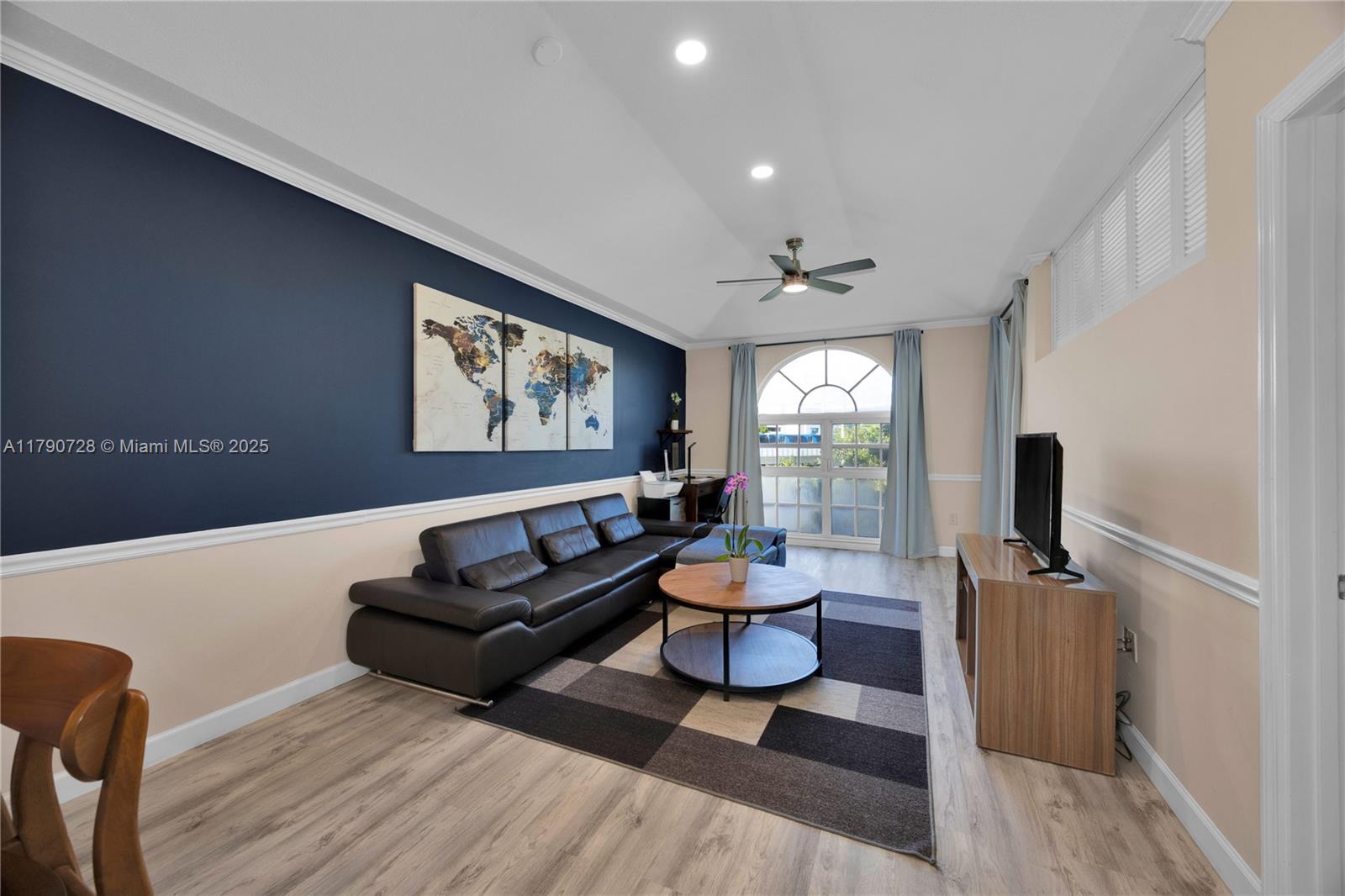 Enjoy the convenience and beauty of this 1-bedroom apartment across from the elevator and near the front entrance so you’ll never be late! University Inn is great for University of Miami students or employees looking for a quiet and convenient place to live. This penthouse unit has a modern kitchen with stainless steel appliances, wood floors, high ceilings, arched windows, and washer/dryer. The complex is located directly across US-1 from the Coral Gables campus and is near Publix, Whole Foods, Sunset Place, and the Metrorail. Amenities include a swimming pool, jacuzzi, on-site management, and one assigned parking. Responsible students welcome. Available August 4.