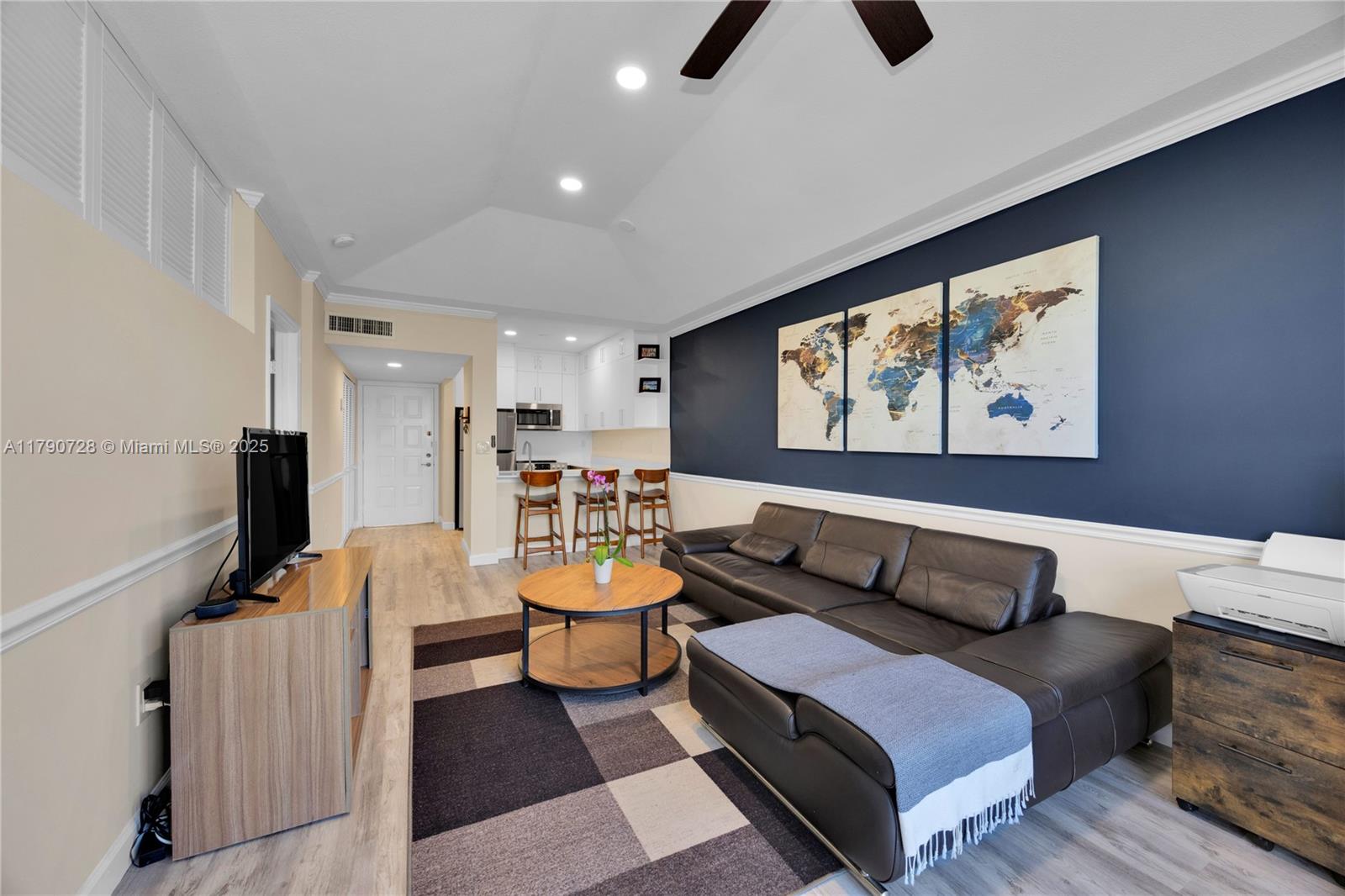 UNIVERSITY INN CONDO - Residential Lease