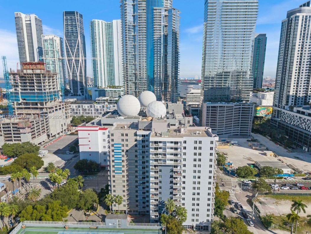 Discover an incredible opportunity, Location, Location Location is perfectly in the heart of Downtown Miami! This 2-bedroom, 2-bathroom condo offers split floor plan and exceptional location just minutes to Miami's major attractions. Amenities, including lighted tennis courts, a rooftop exercise track, volleyball courts, a private theater, secure gated access, and much more. Don’t miss your chance to own in one of downtown’s most central communities—easy to show!