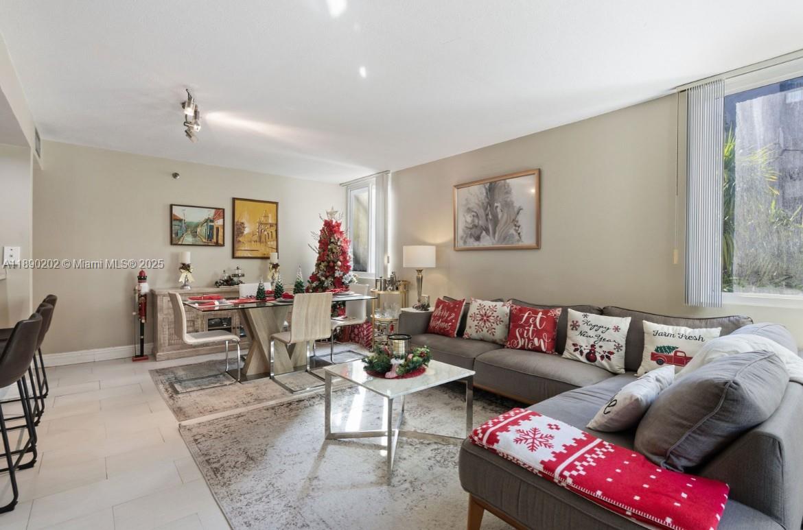 MADISON DOWNTOWN CONDO - Residential