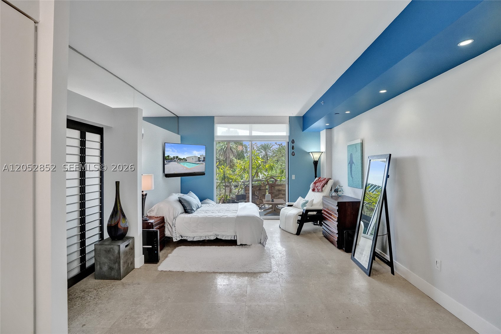 THE MERIDIAN CONDO - Residential