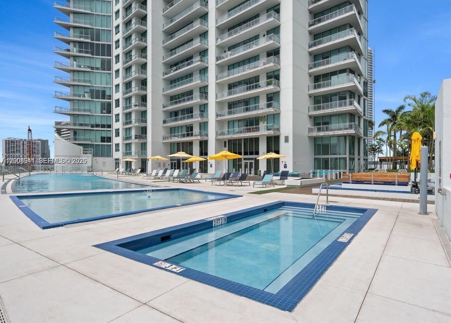 MINT CONDO - Residential