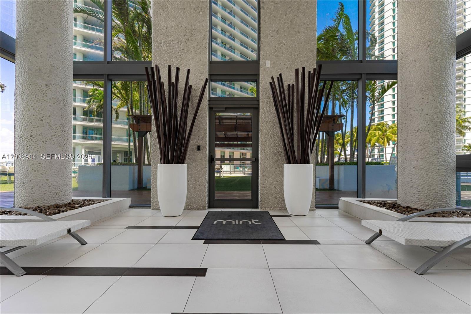 MINT CONDO - Residential