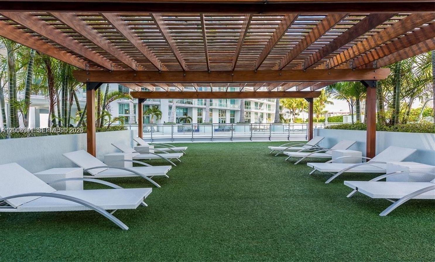 MINT CONDO - Residential