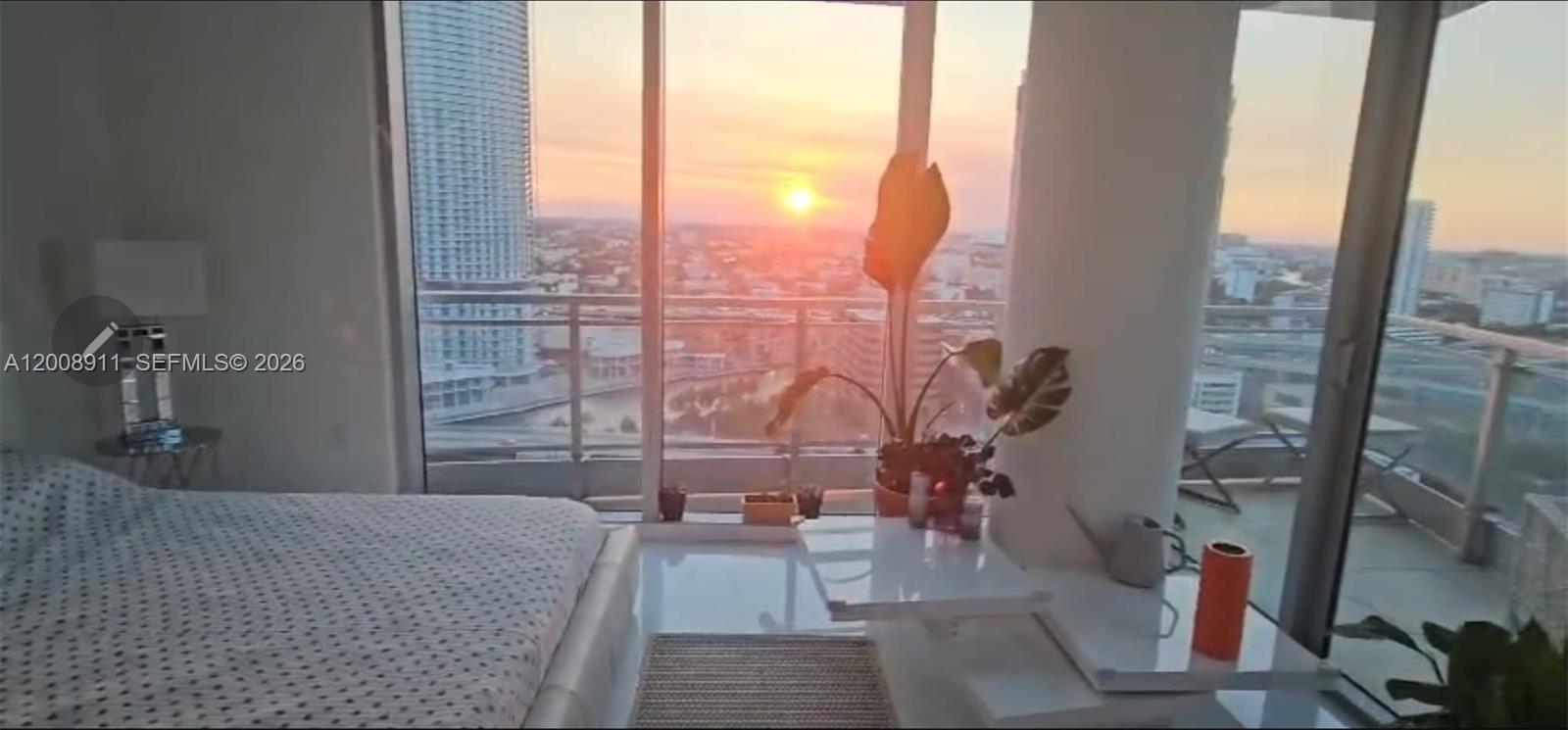 MINT CONDO - Residential