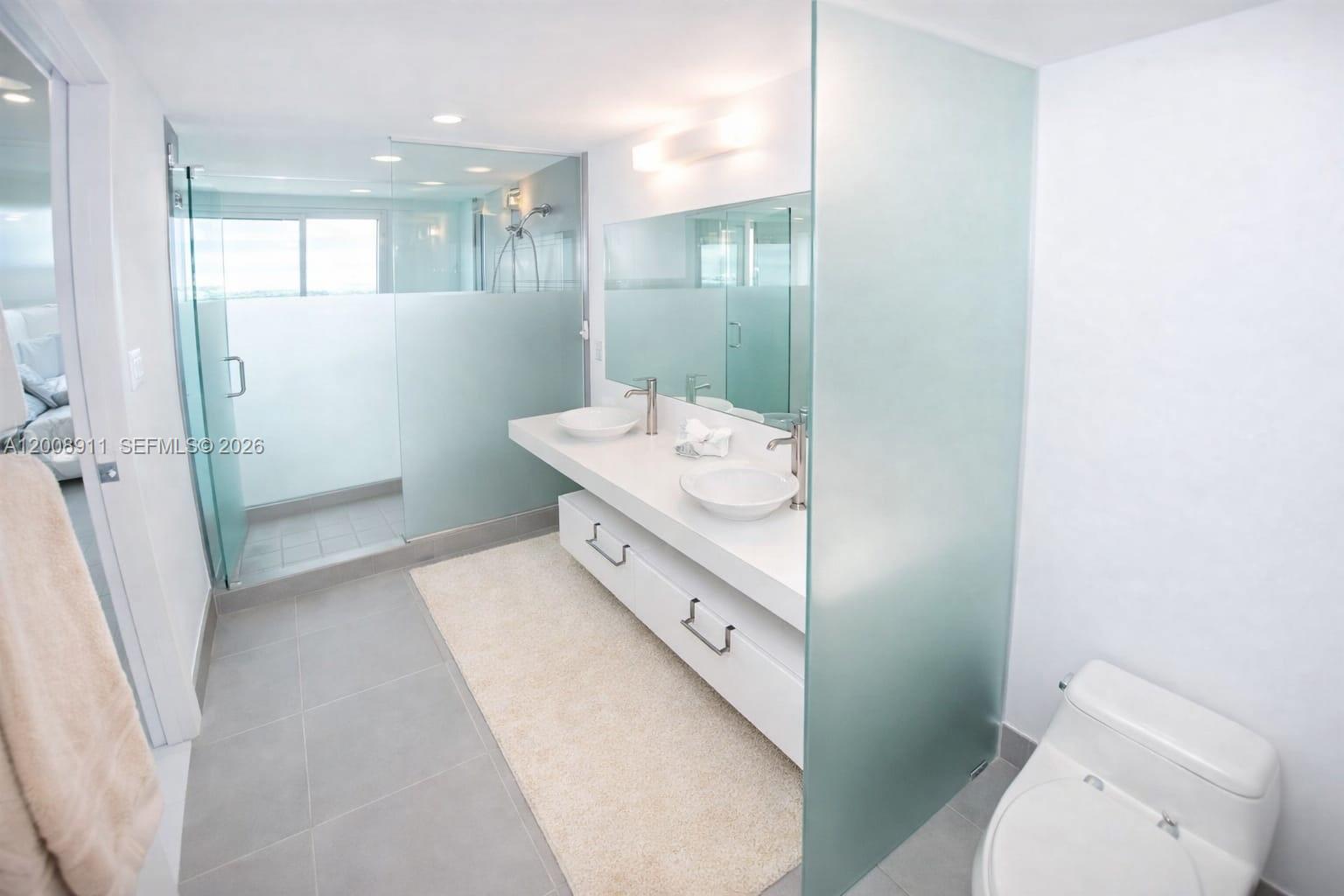 MINT CONDO - Residential