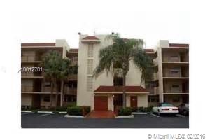 A TRUE 3 BEDROOM 2 BATH PENTHOUSE 4TH FLOOR SABAL PALM CONDO OVER LOOKING  GOLF COURSE!   1,100 OF SQ FT OF LUXURY LIVING WITH WASHER/DRYER IN UNIT, 2 BEDROOMS IN FRONT OF CONDO AND MASTER OVERLOOKING GOLF COURSE!  HUGE SCREENED PATIO WHERE YOU CAN ENJOY THE BEAUTIFUL OUTDOORS!  PROPERTY NEEDS FLOORING & PAINT! OWNER WILL ENTERTAIN ALL REASONABLE OFFERS!    INVESTORS WELCOMED!  BUY & RENT IMMEDIATELY!