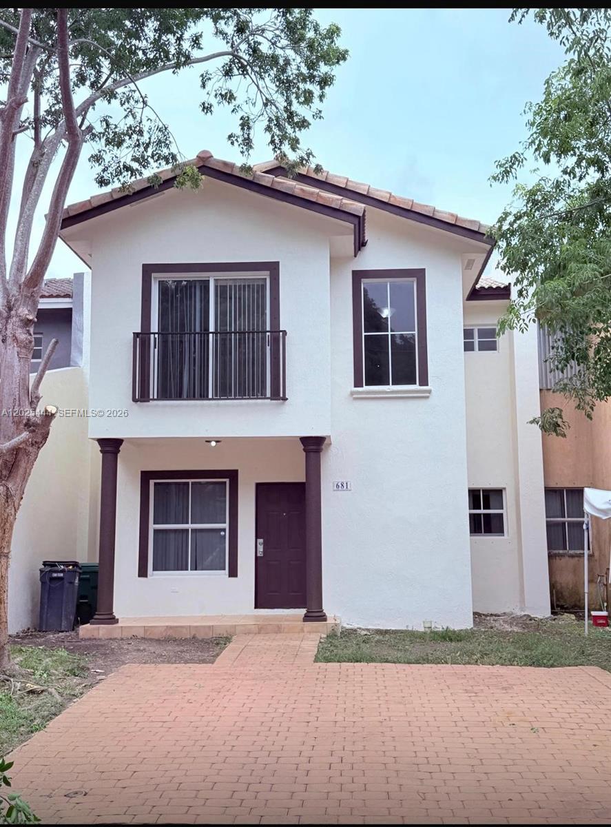 Lovely townhouse, tiled thru-out,fenced yard,NO HOA, MOVE IN READY,Florida City
