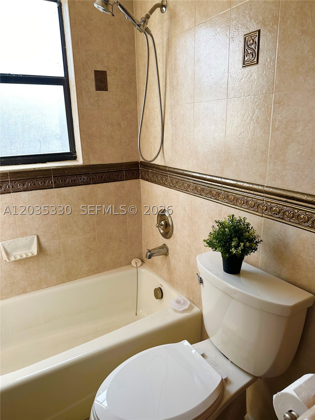 PALM VILLAGE CLUB CONDO - Residential Lease