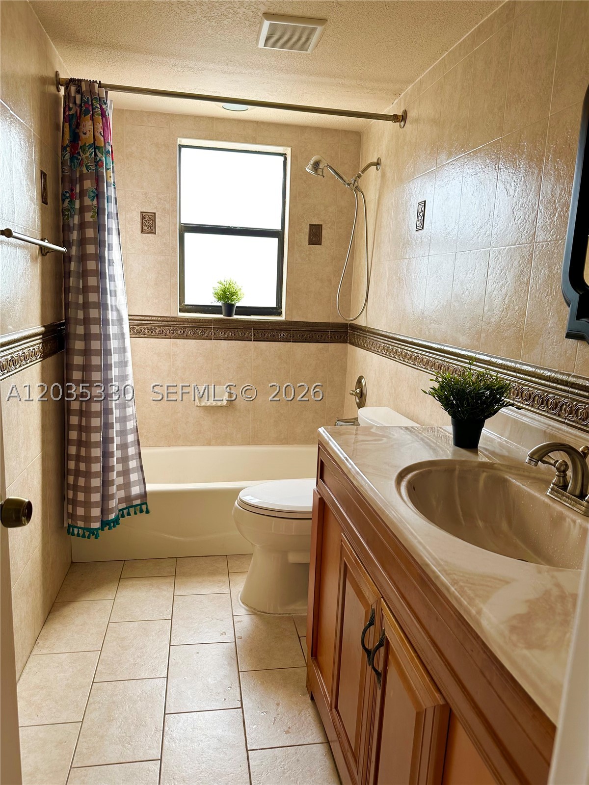 PALM VILLAGE CLUB CONDO - Residential Lease