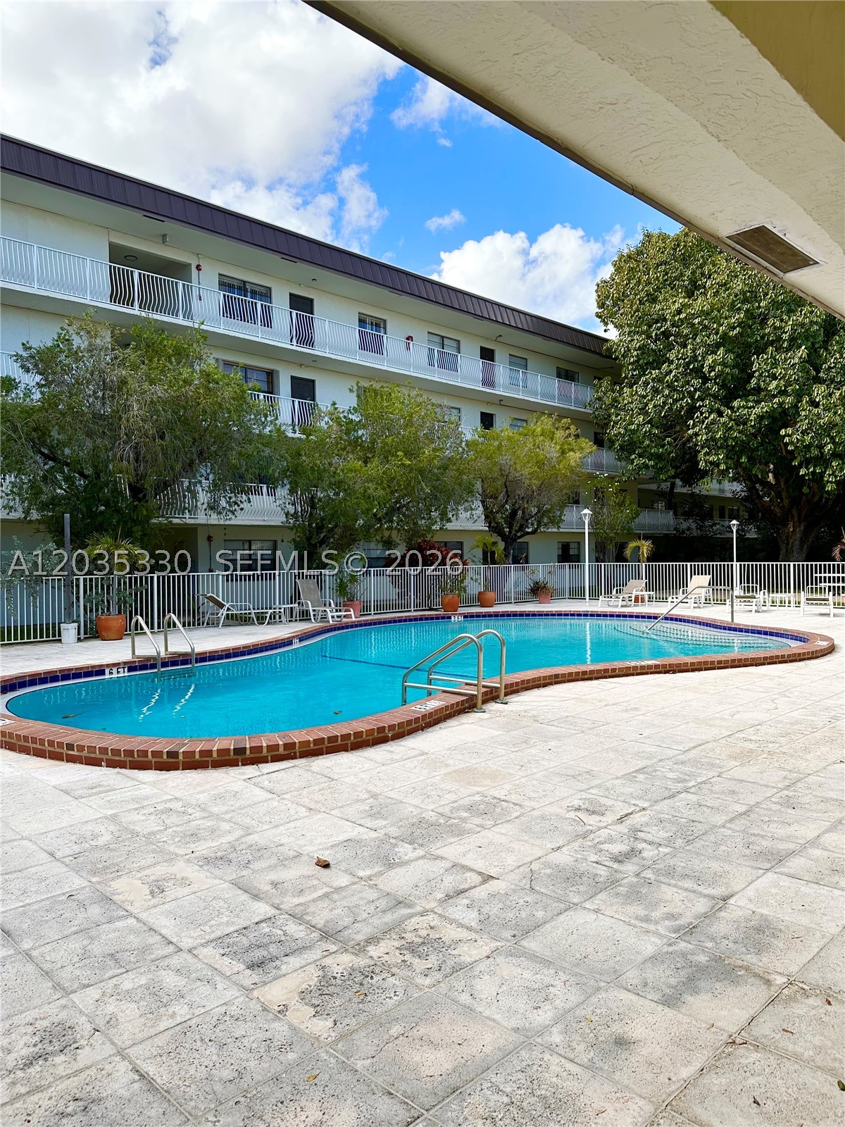 PALM VILLAGE CLUB CONDO - Residential Lease