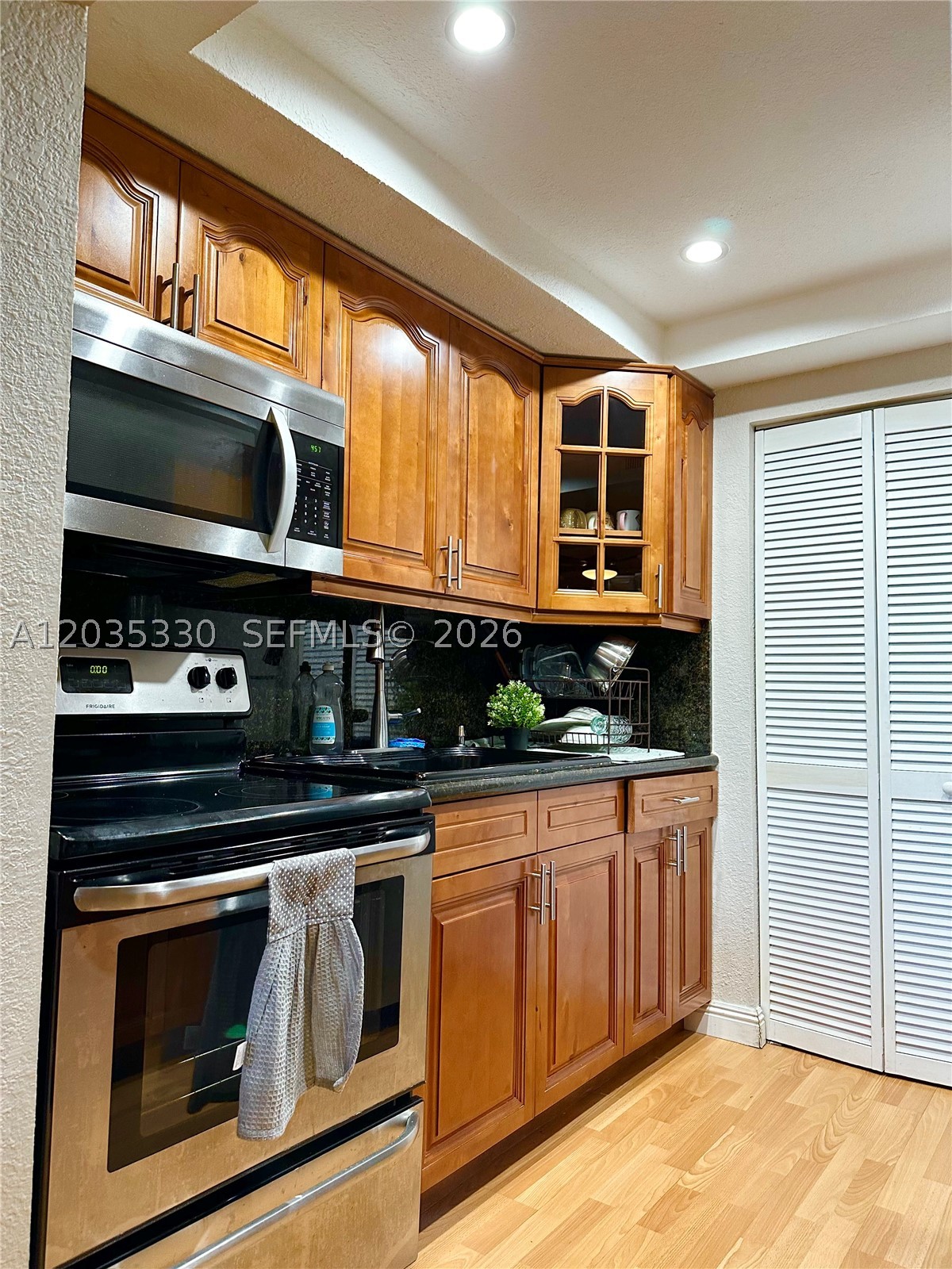 PALM VILLAGE CLUB CONDO - Residential Lease
