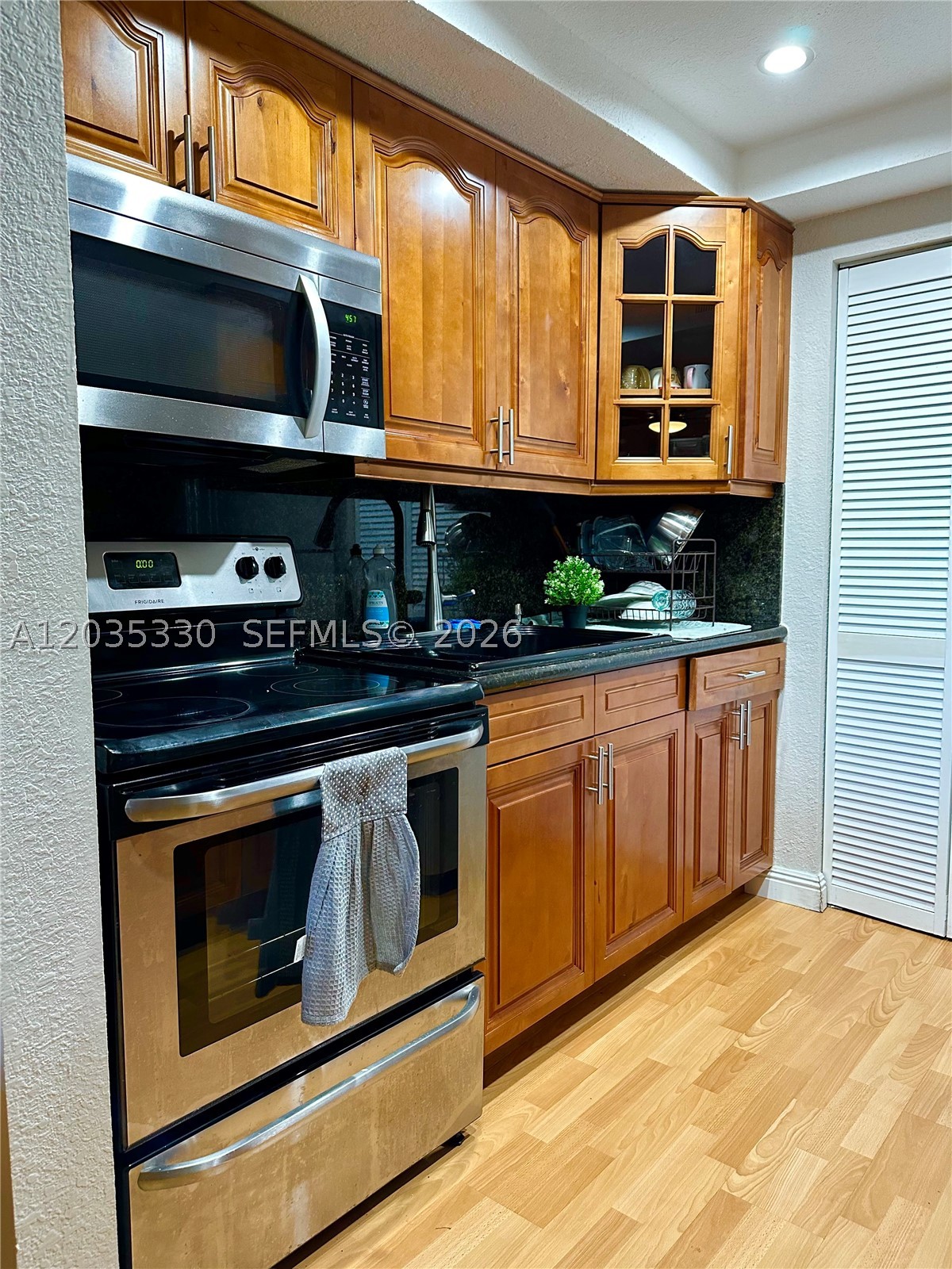 PALM VILLAGE CLUB CONDO - Residential Lease