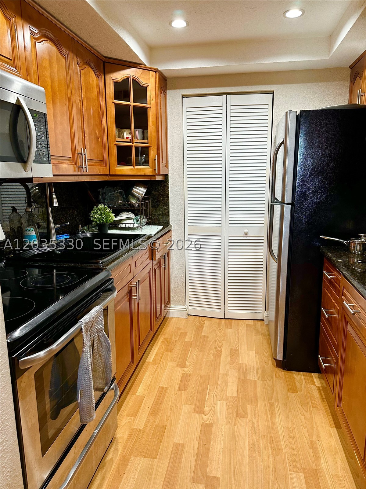 PALM VILLAGE CLUB CONDO - Residential Lease