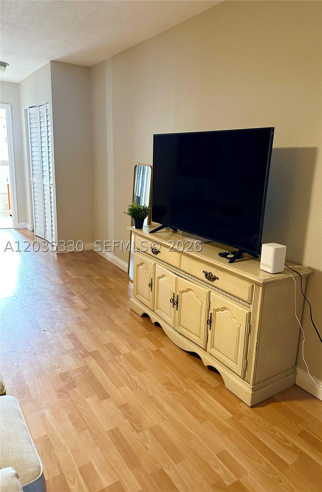 PALM VILLAGE CLUB CONDO - Residential Lease