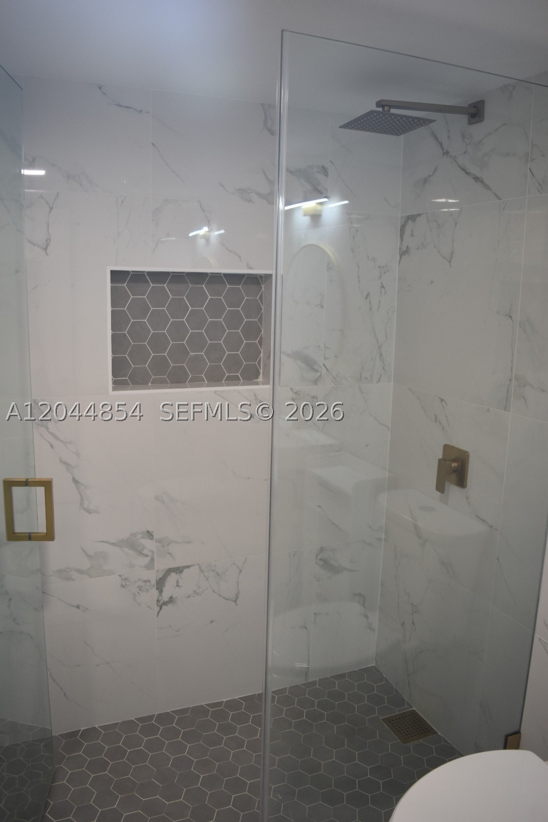 LAS ESTRELLAS CONDO - Residential Lease
