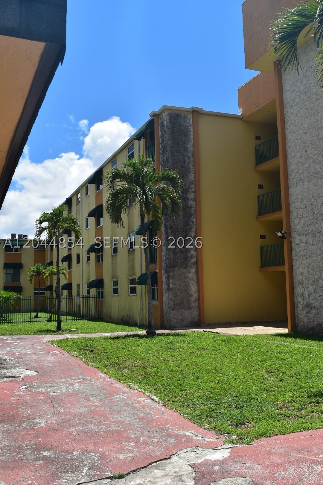LAS ESTRELLAS CONDO - Residential Lease