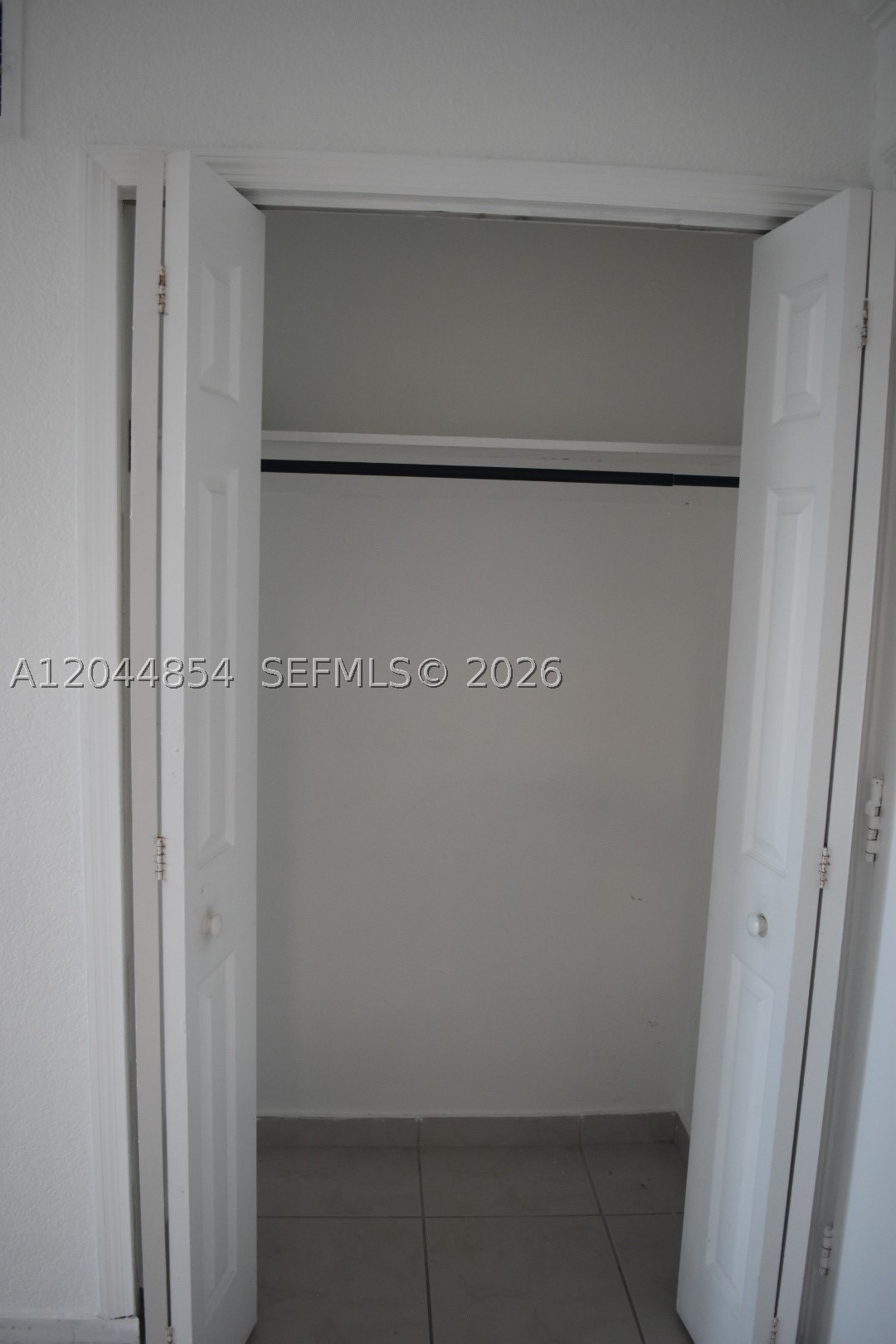 LAS ESTRELLAS CONDO - Residential Lease