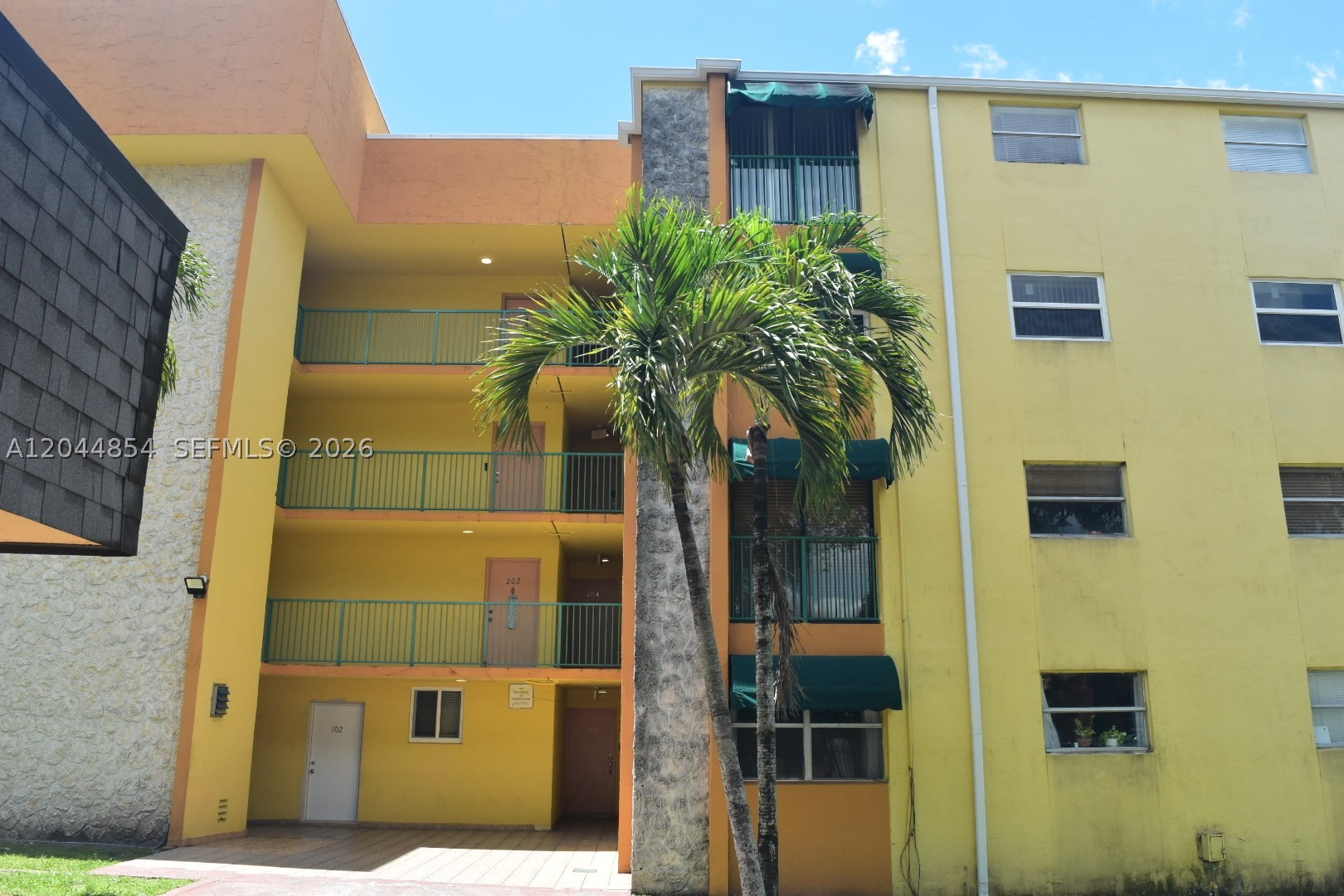 LAS ESTRELLAS CONDO - Residential Lease