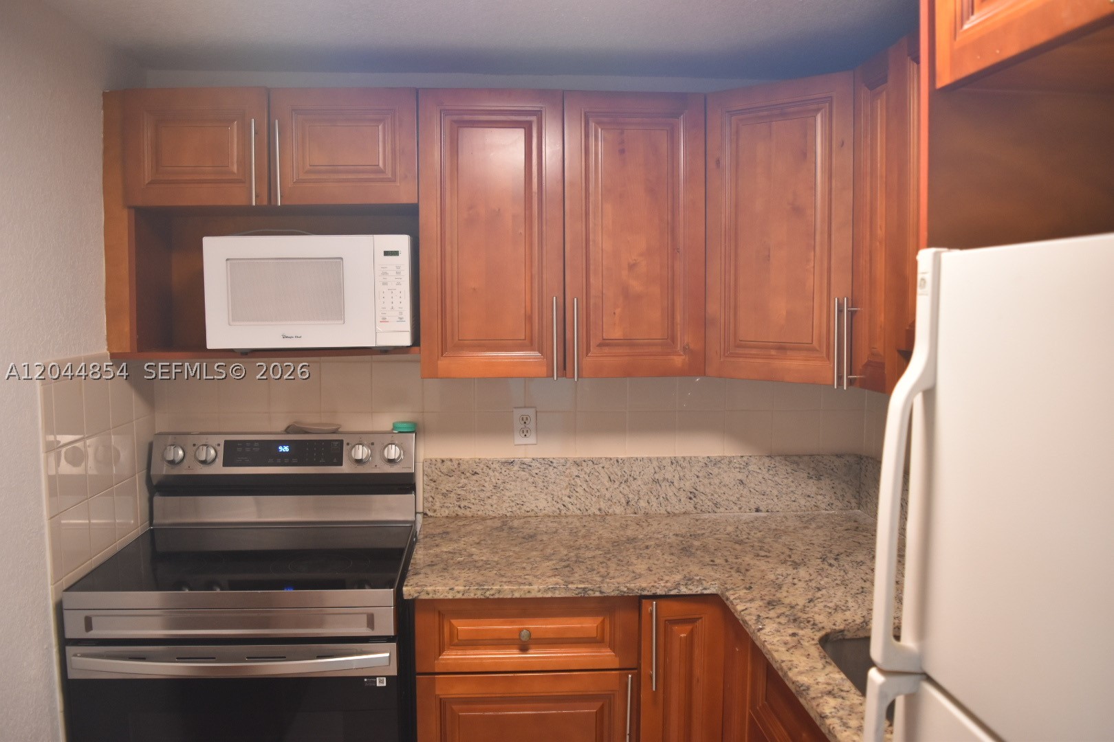 LAS ESTRELLAS CONDO - Residential Lease