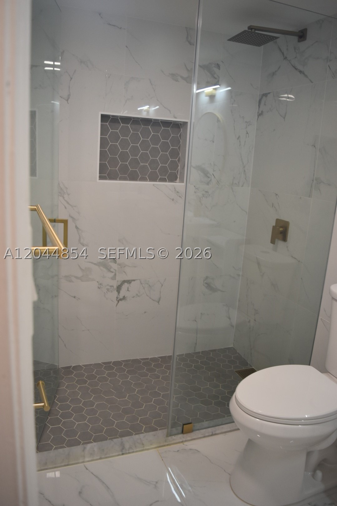 LAS ESTRELLAS CONDO - Residential Lease