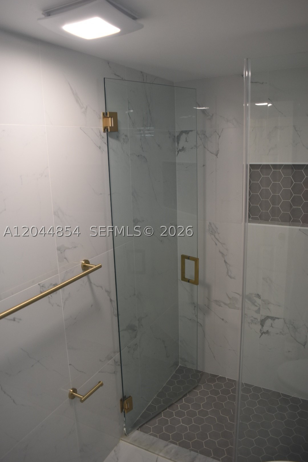 LAS ESTRELLAS CONDO - Residential Lease