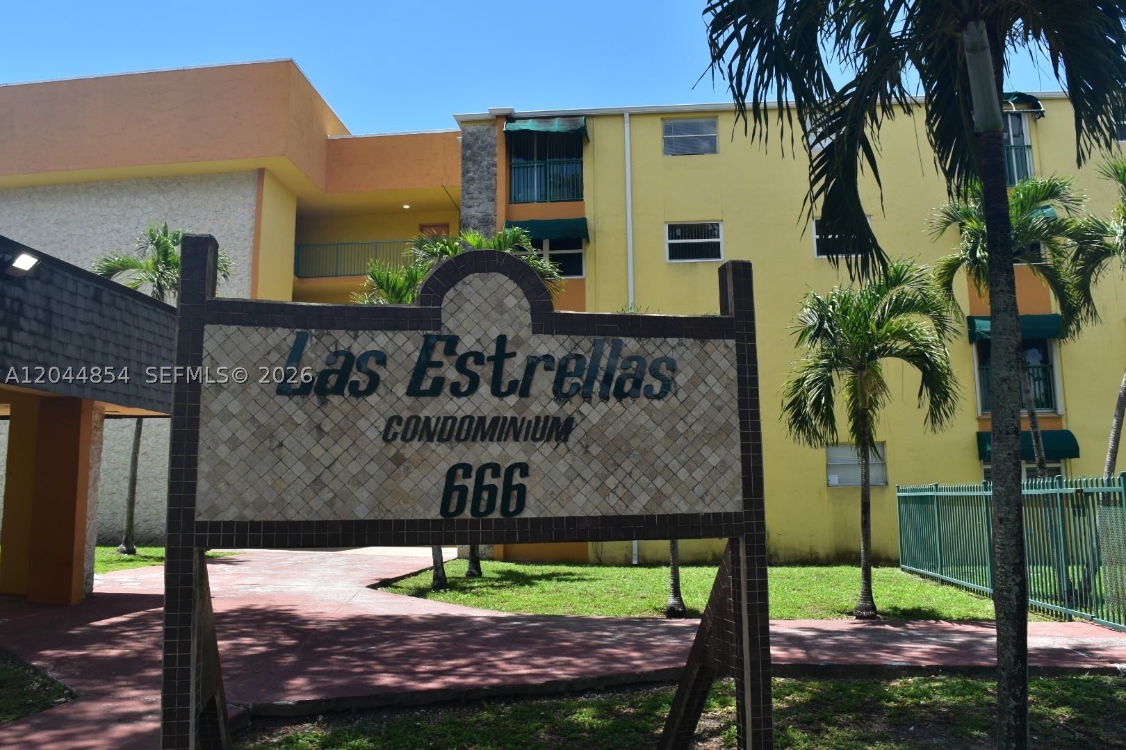 LAS ESTRELLAS CONDO - Residential Lease