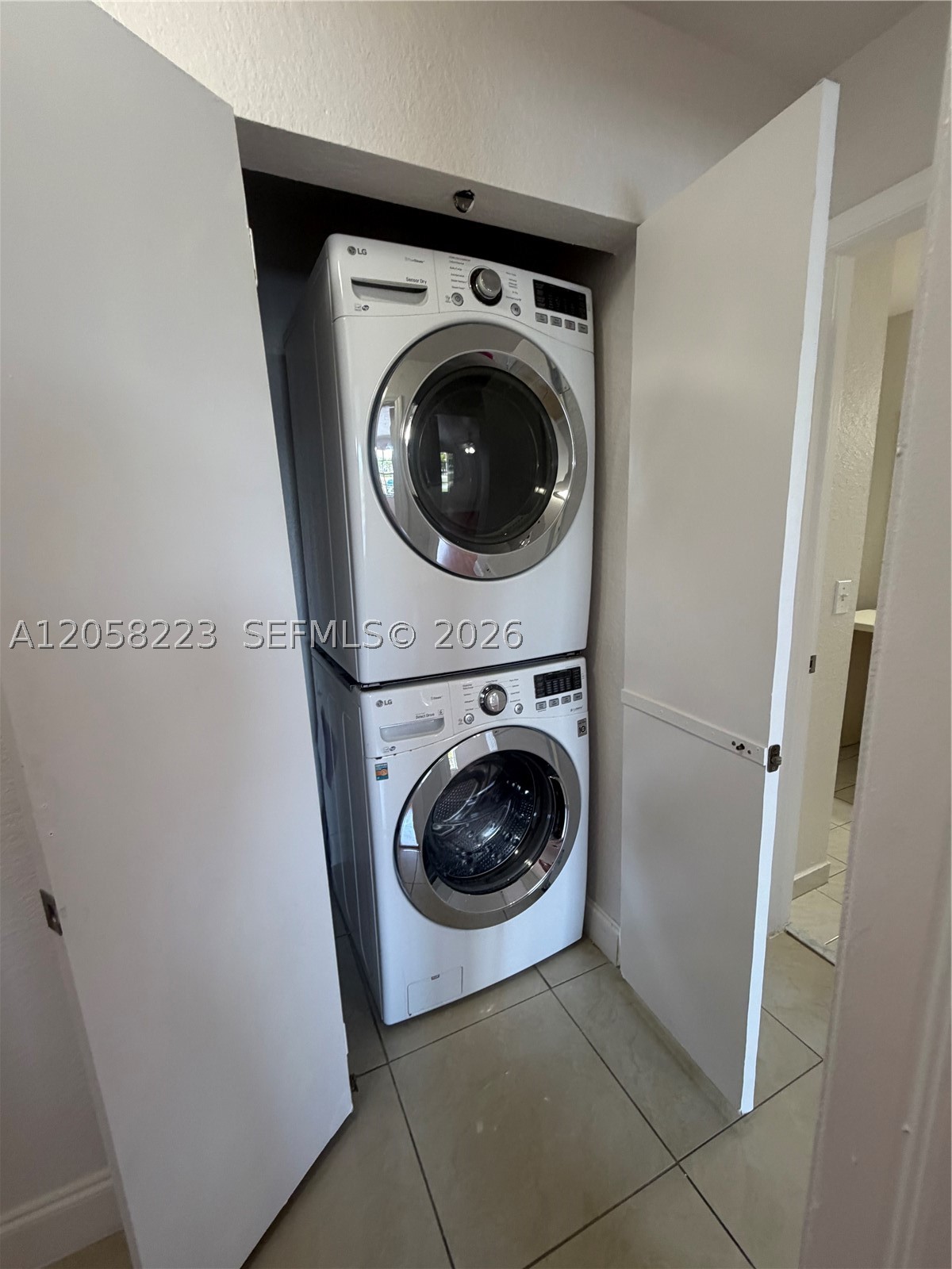 RICHMOND TOWNHOUSE - Residential