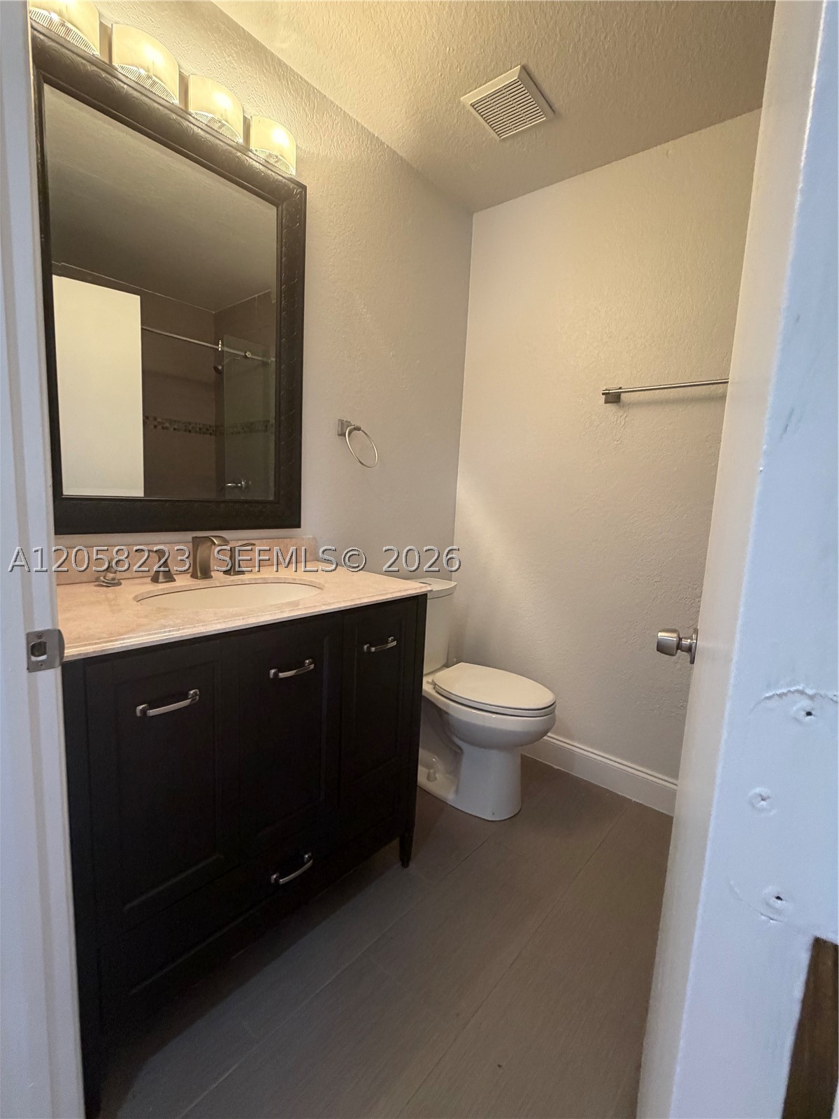 RICHMOND TOWNHOUSE - Residential