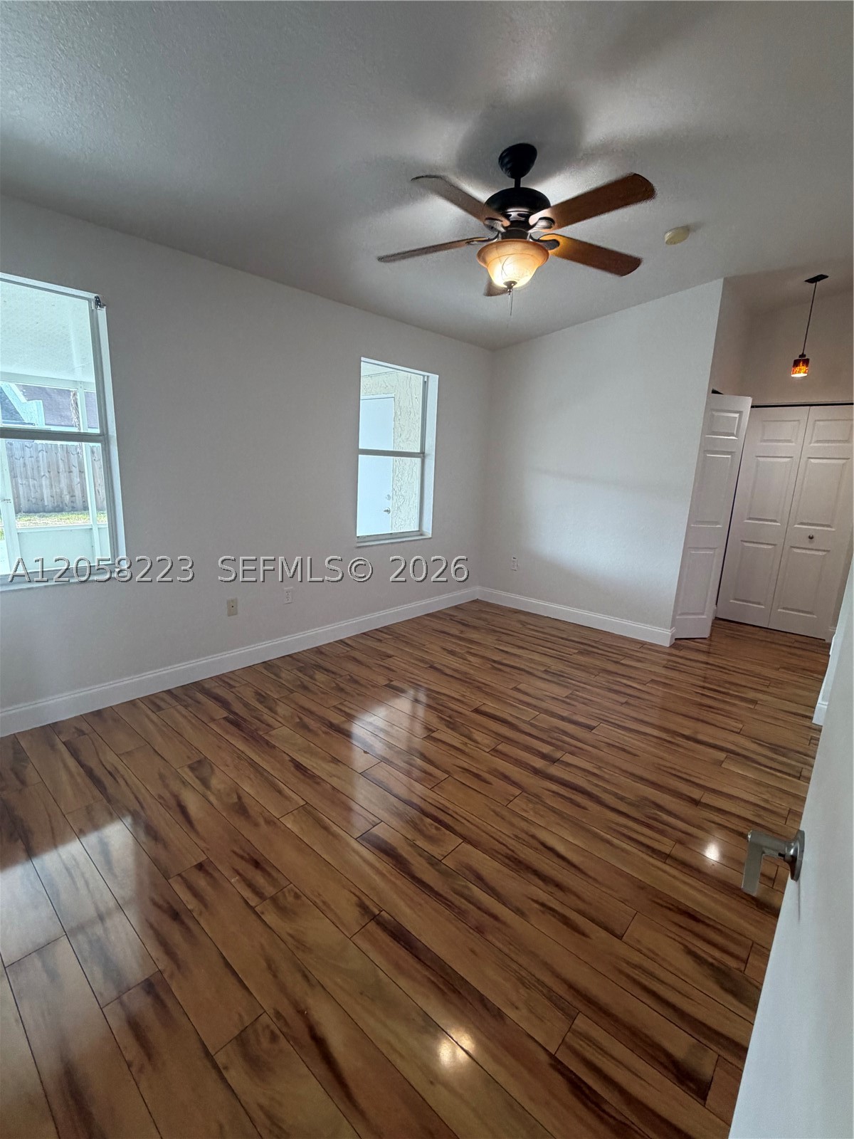 RICHMOND TOWNHOUSE - Residential