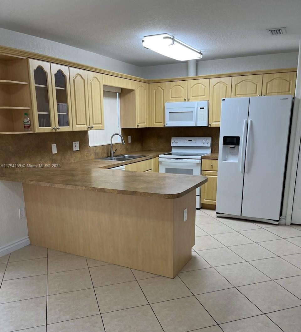 SOUTH BAY ESTATES - Residential Lease