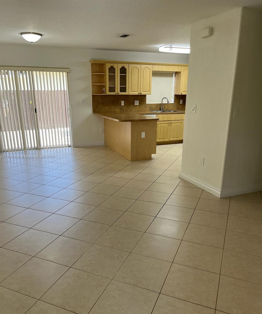 SOUTH BAY ESTATES - Residential Lease