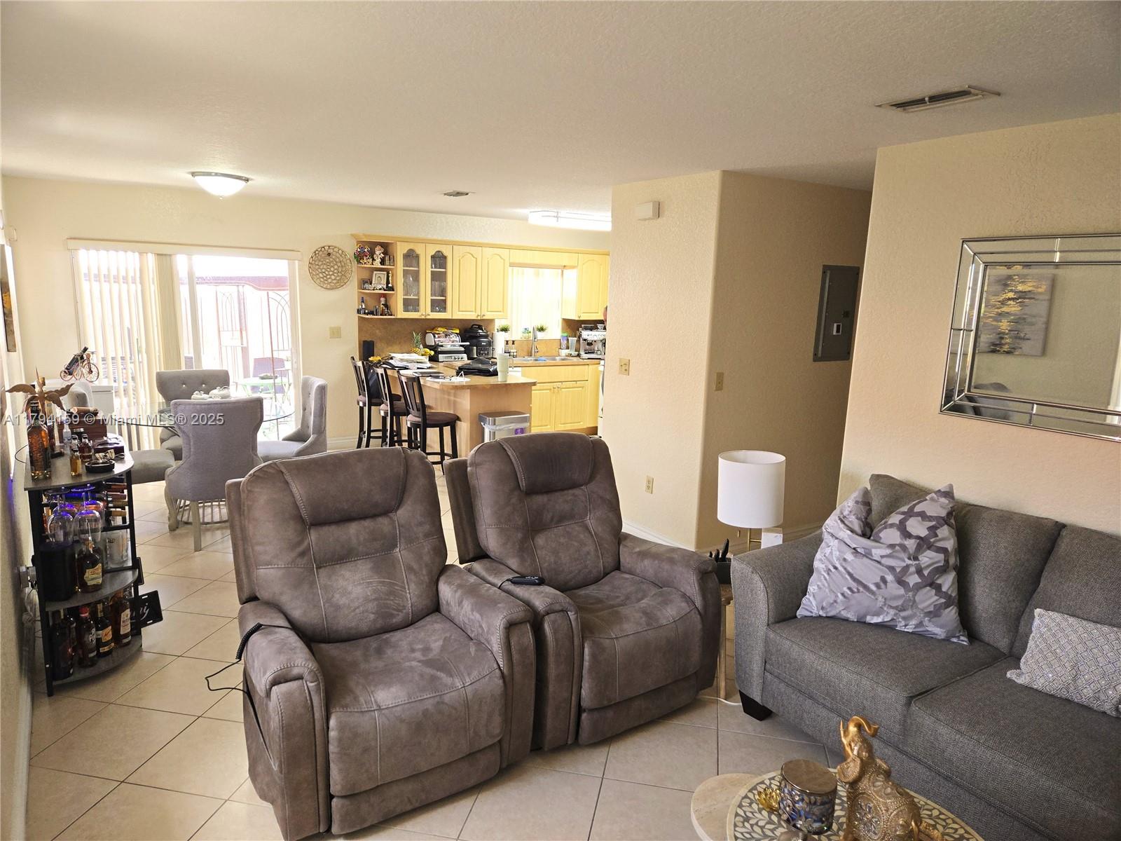SOUTH BAY ESTATES - Residential Lease