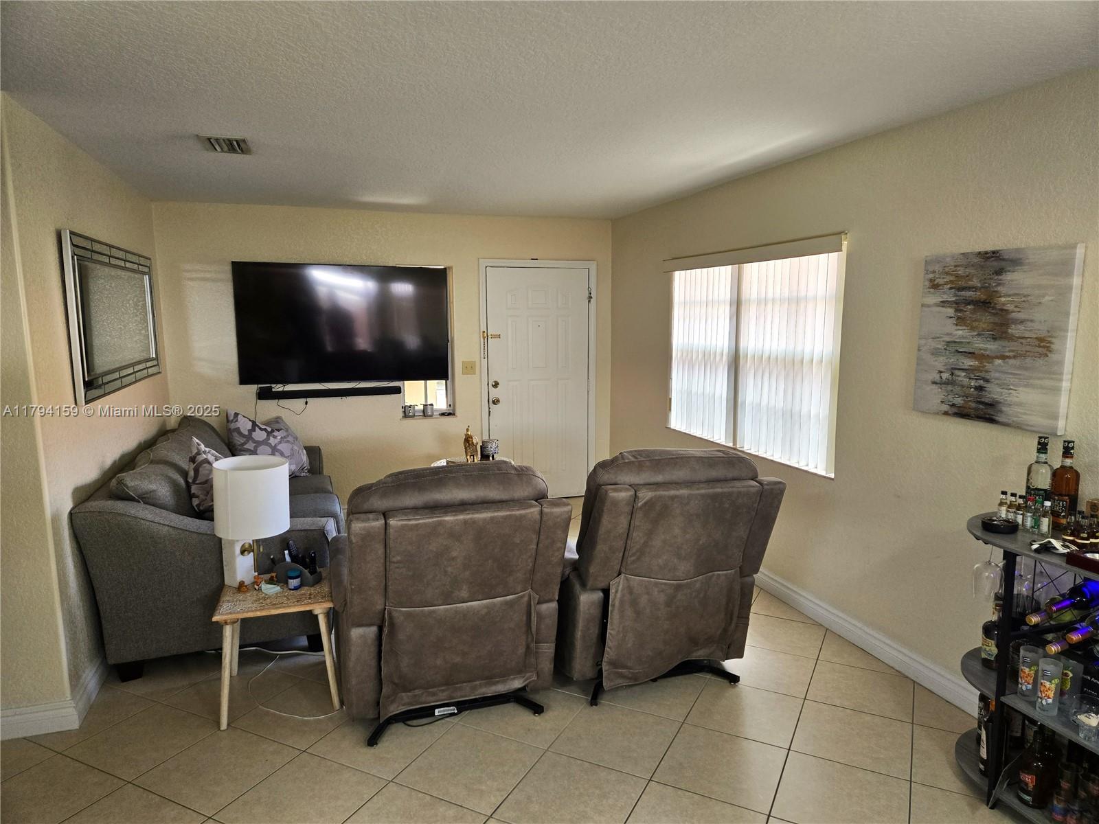 SOUTH BAY ESTATES - Residential Lease